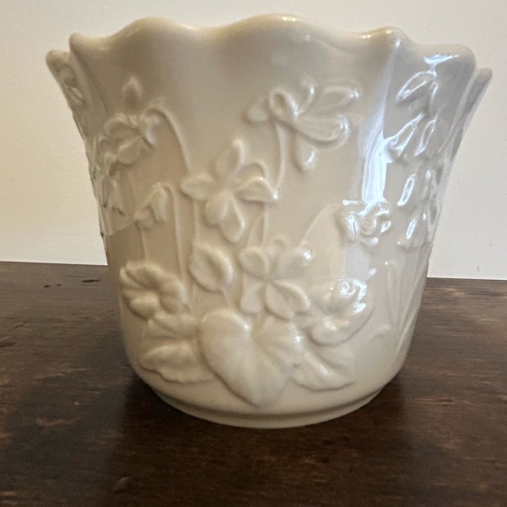 Lenox Masterpiece collection small cache pot